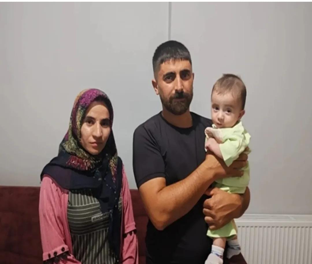 Karlıovalı SMA hastası Efrayim bebeğin annesi de kanser hastası