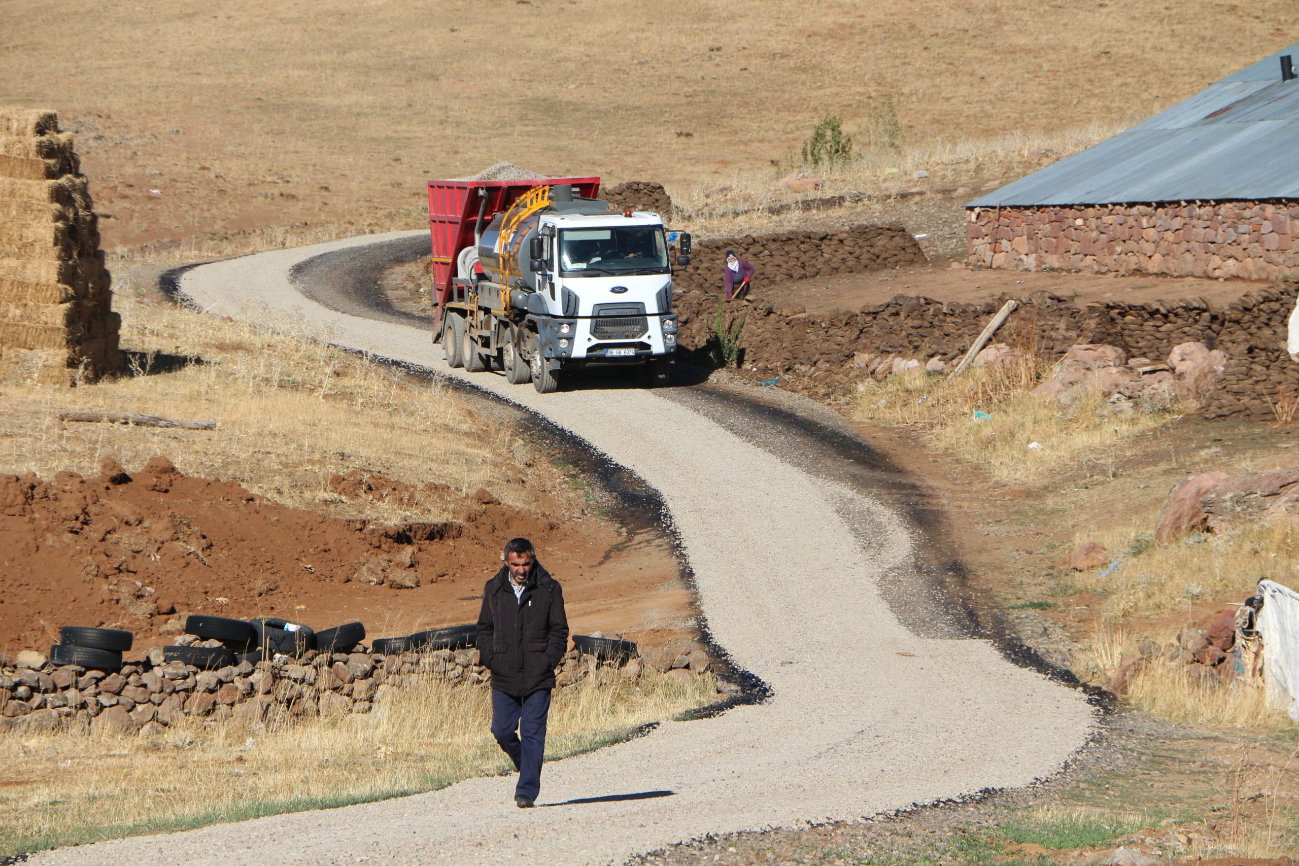 Hasanova- YukarıÇır ve Dağçayır mezra yolu asfalta kavuştu