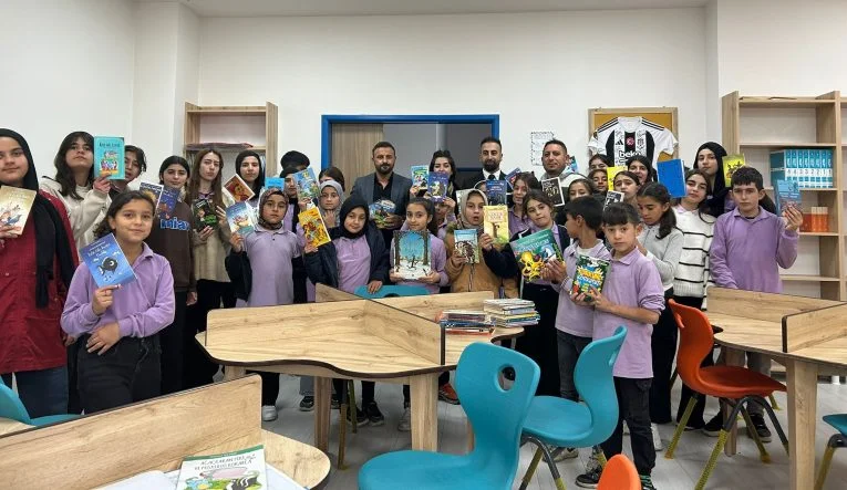 Şehit Gazi-Sen’den Karlıova ve Adaklı İlçelerine Kitap ve Kırtasiye Desteği