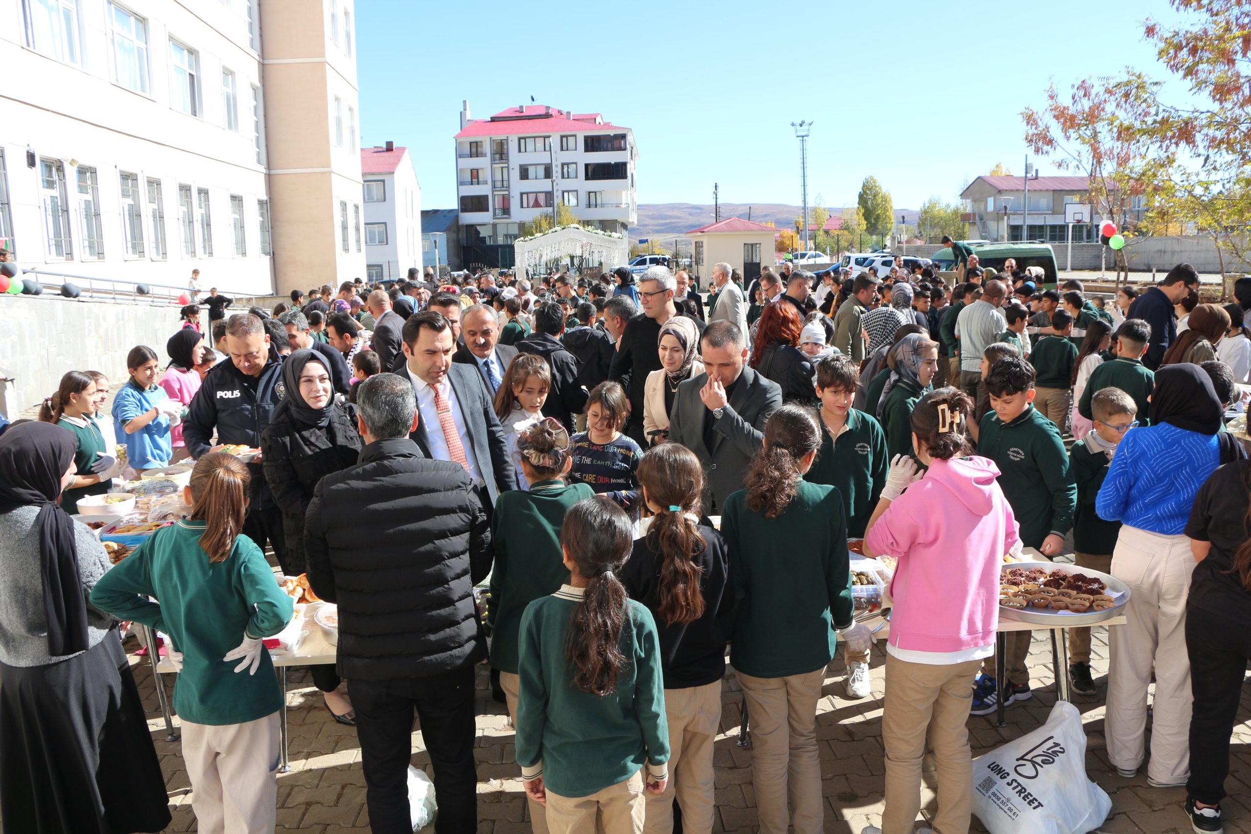 Karlıovalı öğrencilerin Gazze’ye yardım etkinlikleri devam ediyor
