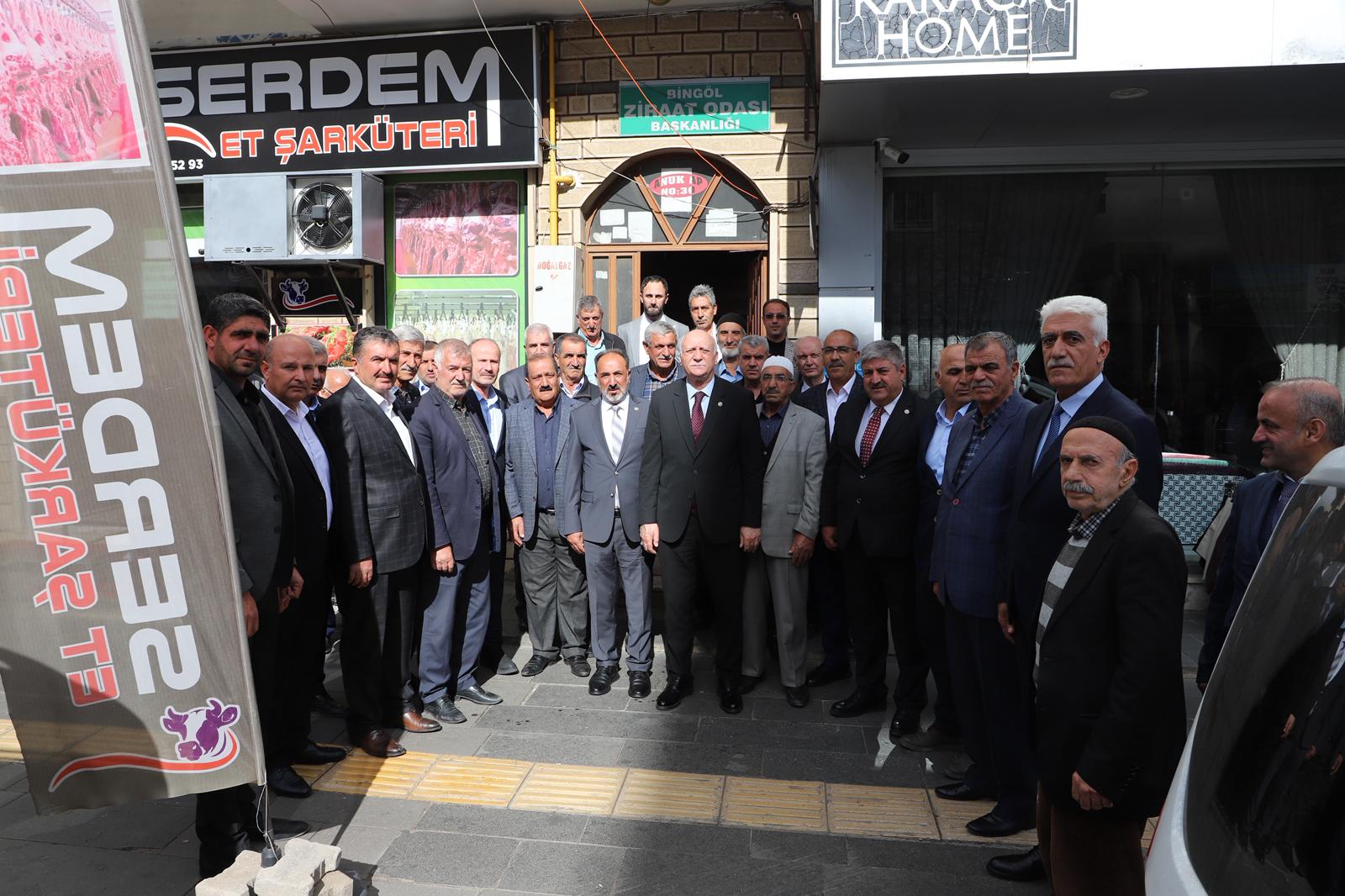 Ziraat Odaları Birliği Genel Başkanı Bingöl’de çiftçilerle bir araya geldi.