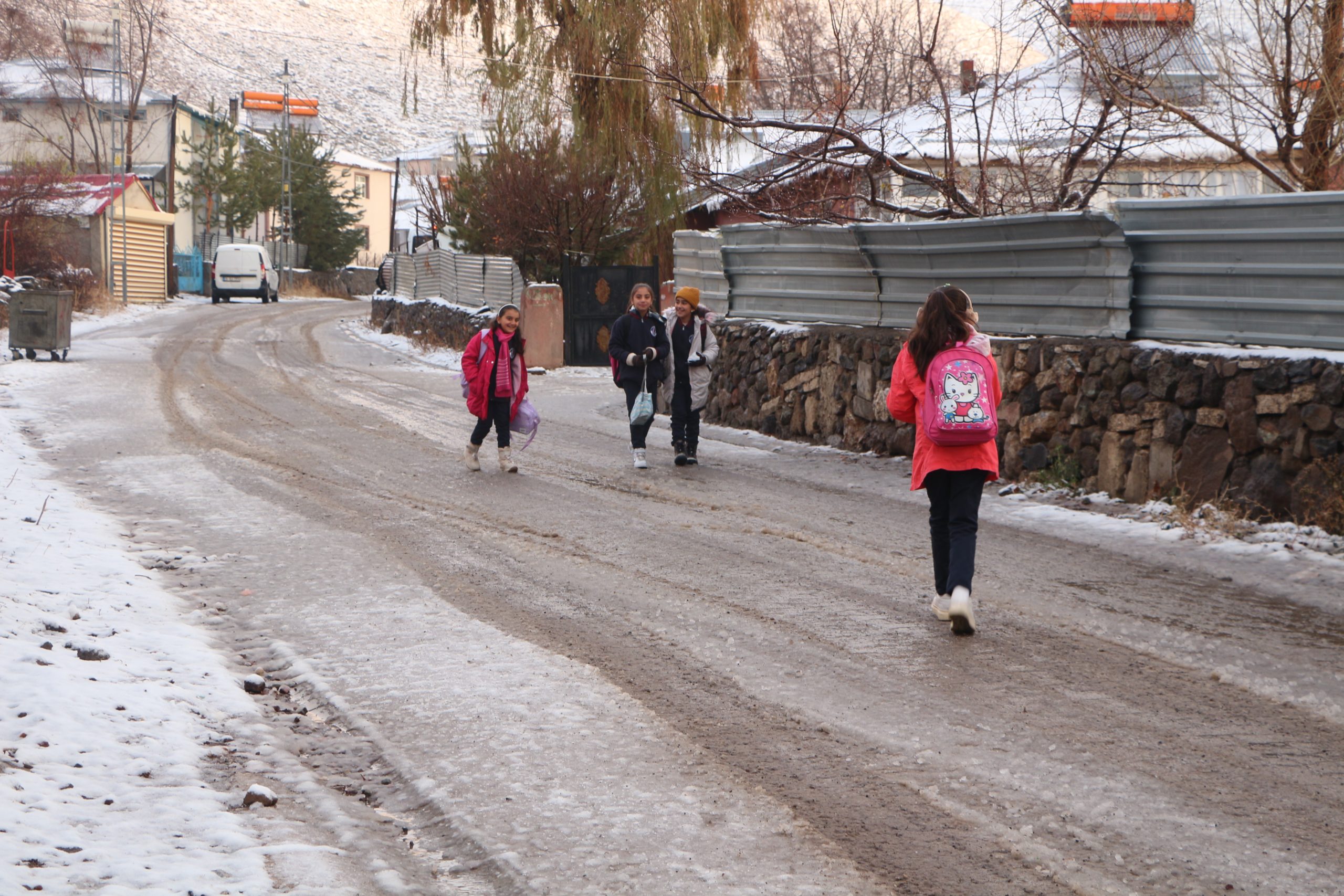 Karlıova’da kar yağışı