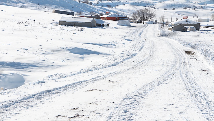 Karlıova’da kapanan köy yolları ulaşıma açıldı