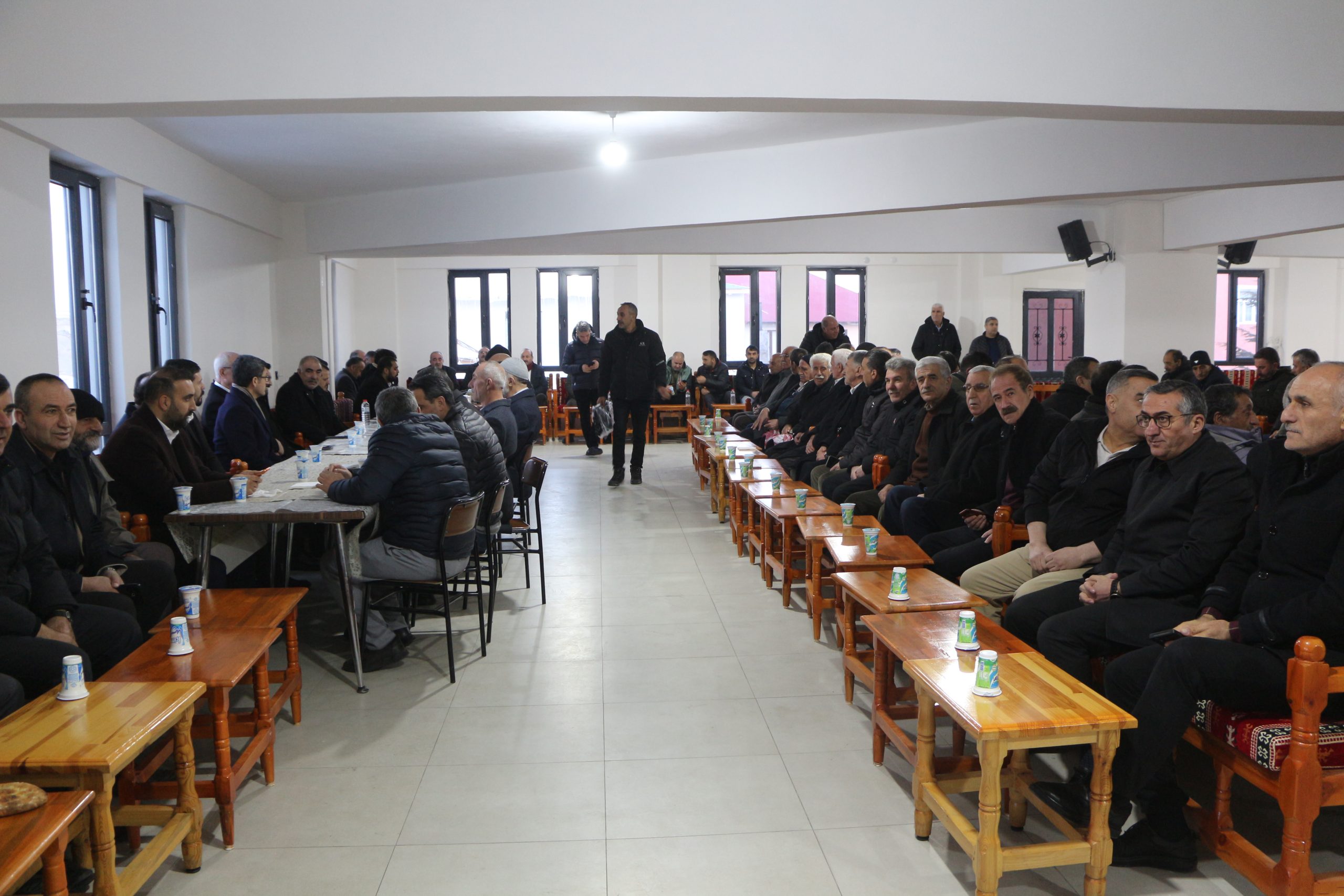 AK Parti Bingöl Milletvekilleri Karlıova’da vatandaşlarla iftarda buluştu