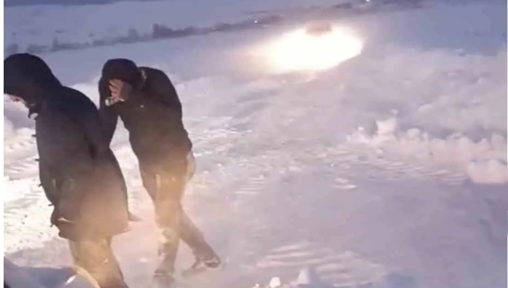 Karlıova Yoğun Tipi Etkili Oldu, Araçlar Yolda Kaldı