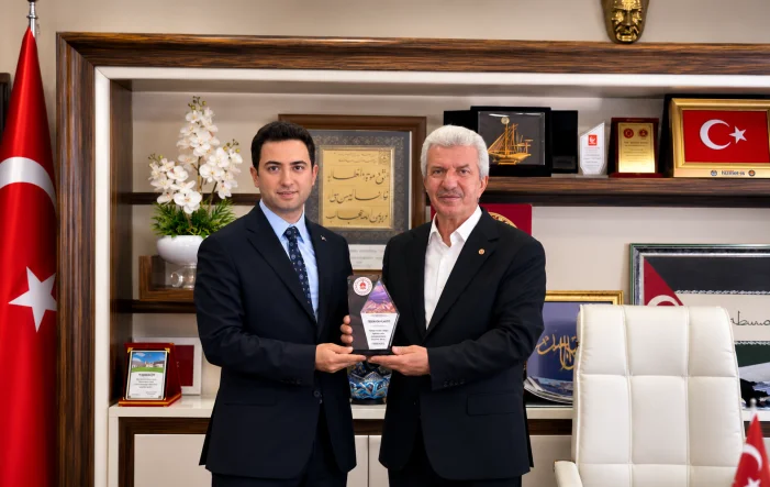 Kaymakama Fahri Hemşehrilik Beratı Verildi