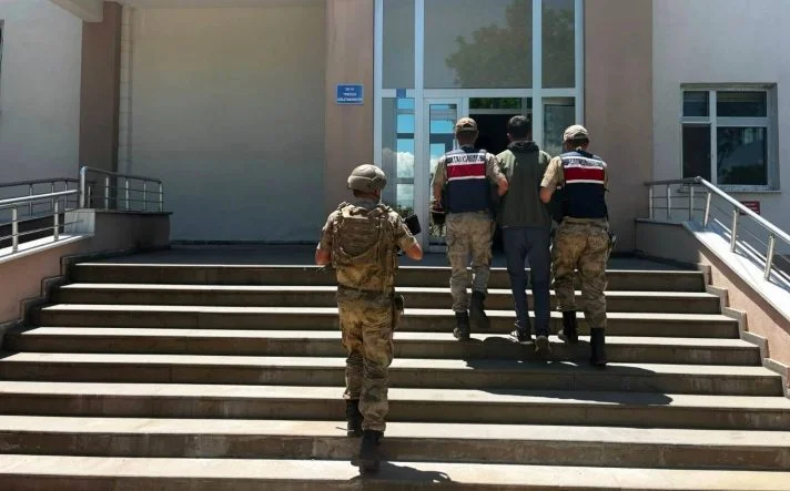 Bingöl’de Kök Kenevir Ele Geçirildi,4 Şahıs Yakalandı
