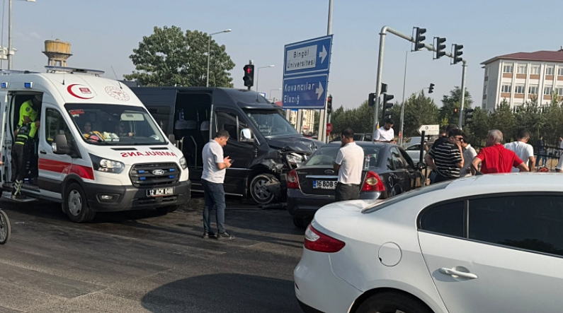 Bingöl’de Trafik Kazası: 5 Yaralı