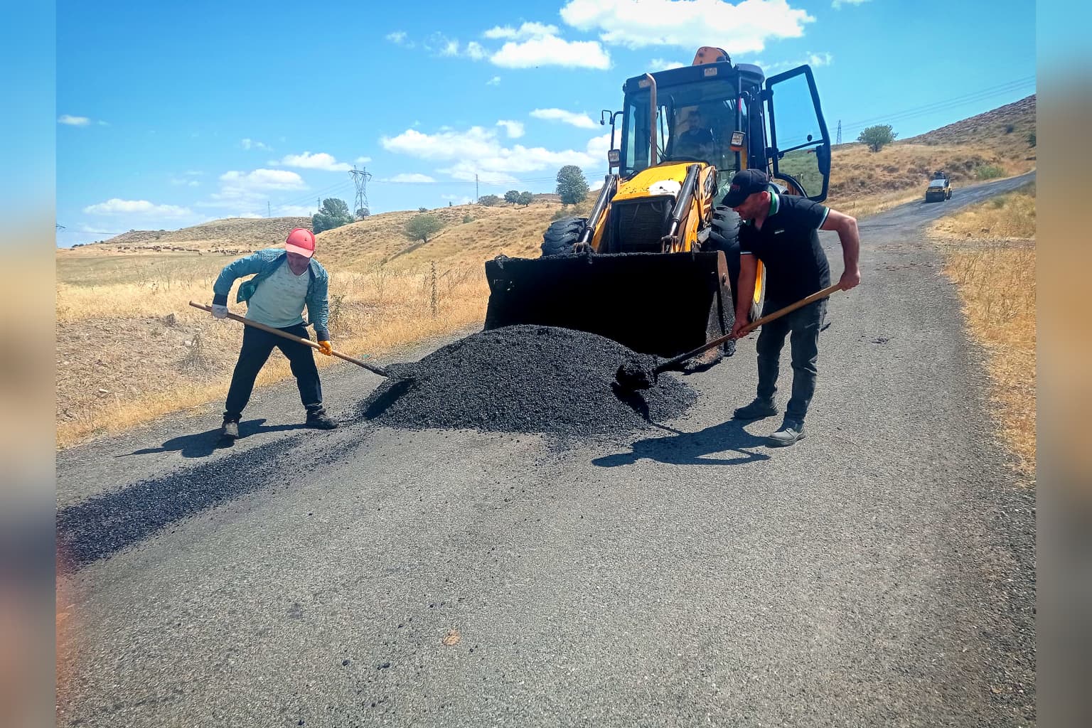 Ciligöl ve Karabalçık Yol Onarım Çalışması Bitti; Sıra Bahçe Gurup Yolunda
