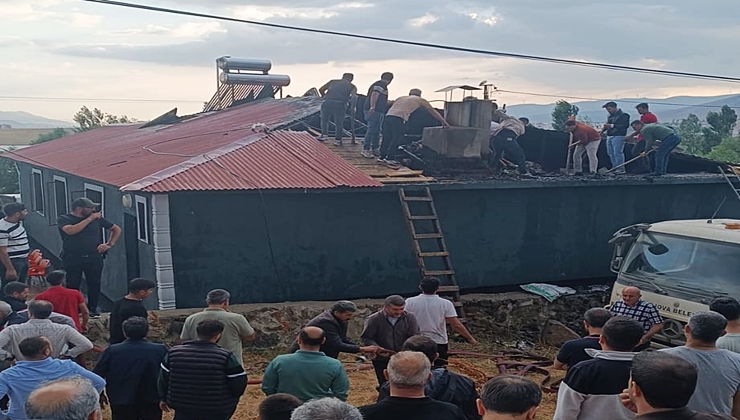 Karlıova’da Ev Yangını
