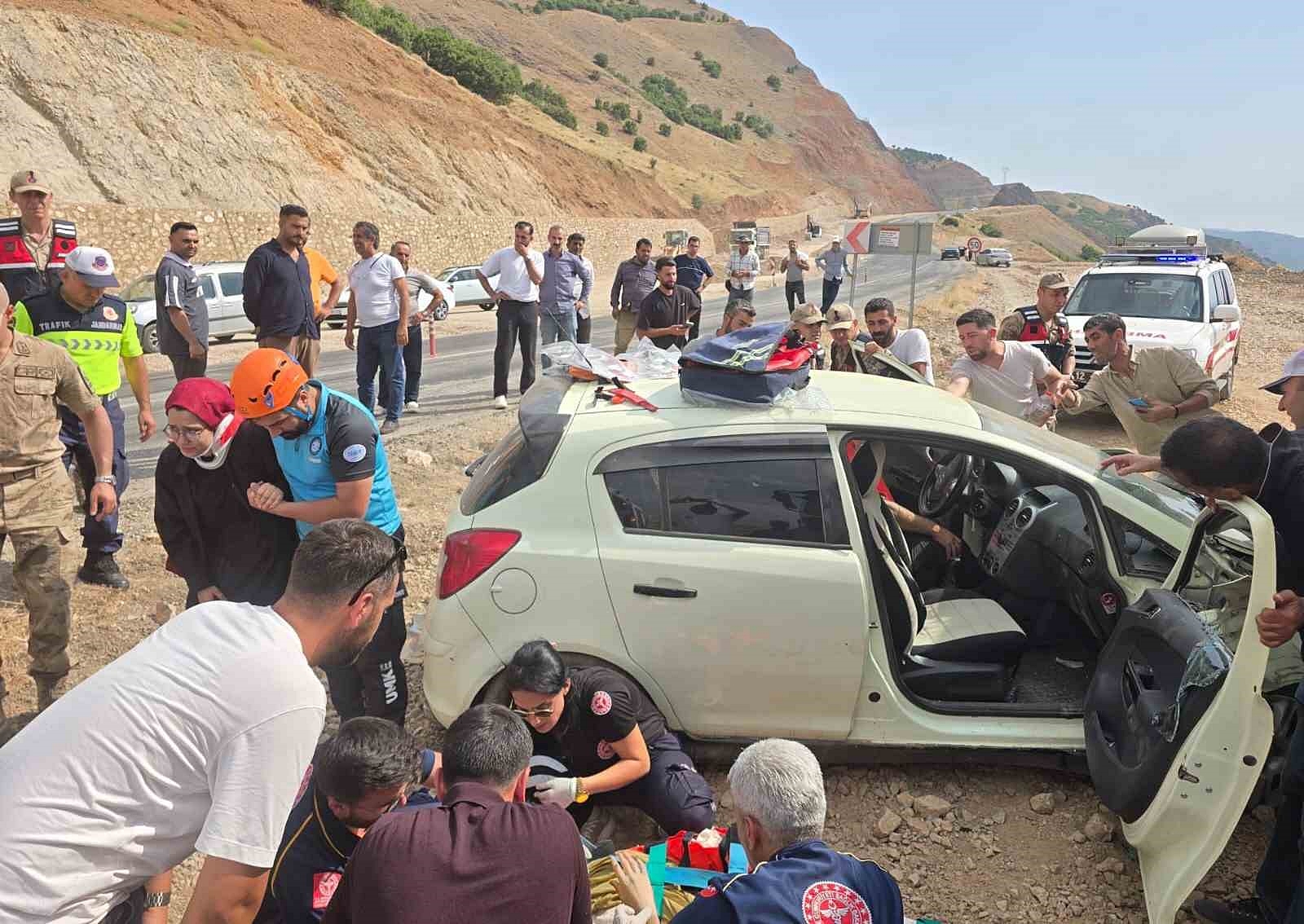 Karlıova’da kaza üç yaralı