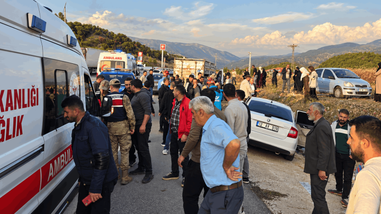 Bingöl-Erzurum Yolunda Kaza 2 ölü 1 Yaralı