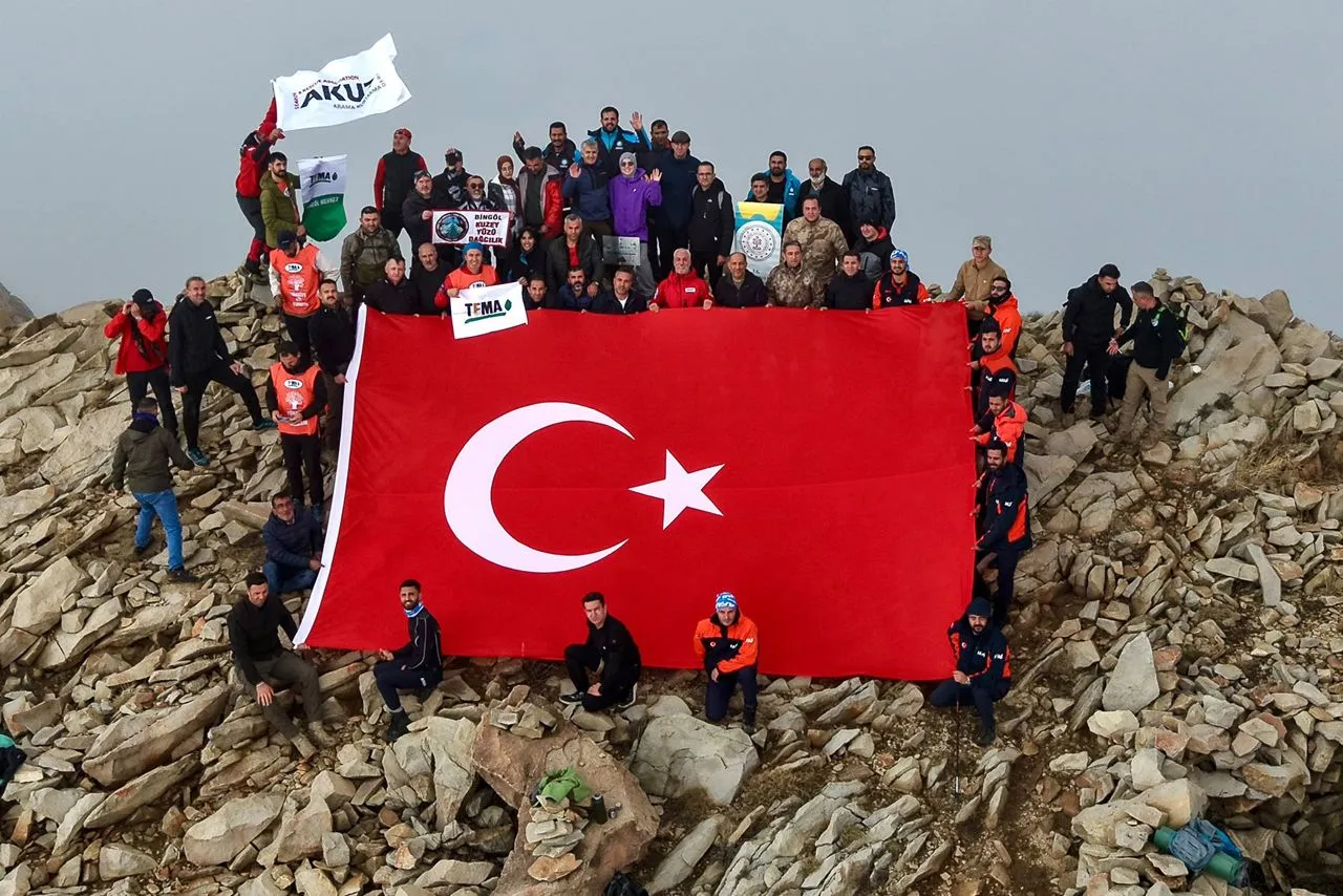 29 Ekim Çoşkusu Sülbüs’ün Zirvesine Taşındı